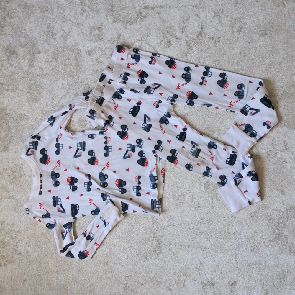 5T Old Navy Valentine's PJs Super Play for Staining (Sib Match) ❤️